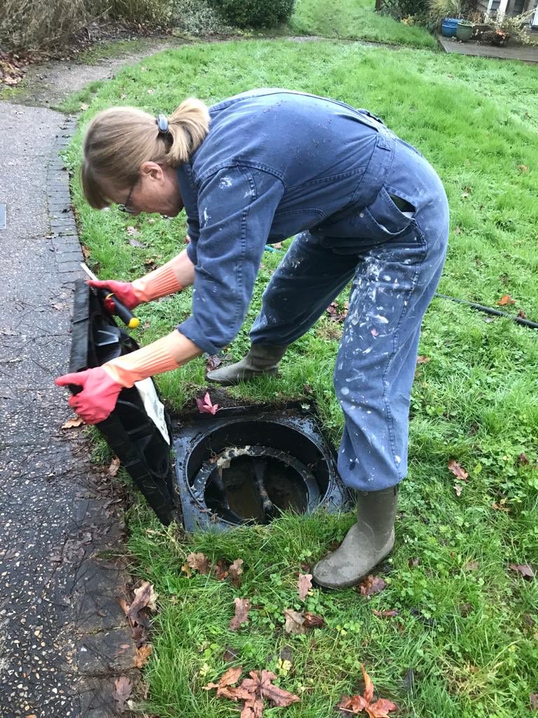 sarahsarie's tweet image. Getting down and dirty in the country. Still want to live here? 😂 #blockdown #drains