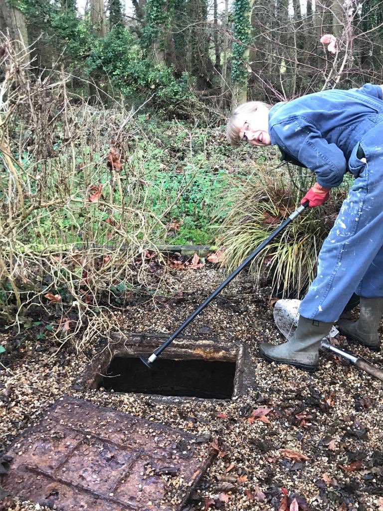 sarahsarie's tweet image. Getting down and dirty in the country. Still want to live here? 😂 #blockdown #drains