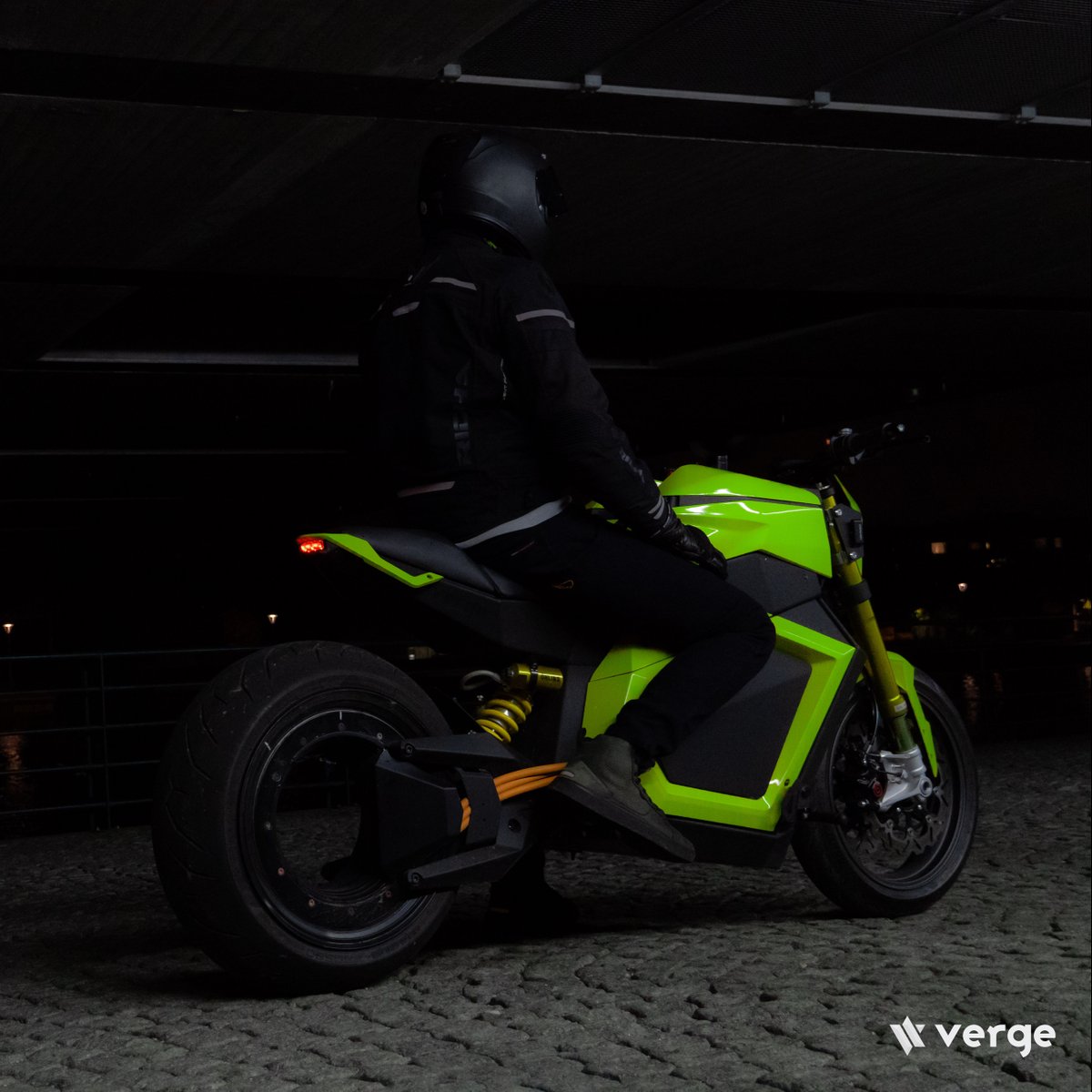 VERGEmotorcycle's tweet photo. Lamborghini green anyone?
#verge #vergets #vergemotorcycles #electric #ev #electricvehicles #electricmotorcycle #electricmotorbike #motorbike #motorcycle #motorbikesofinstagram #bikerlife #hubless #electricmotor #rethinktradition https://t.co/j7n1L96xDY