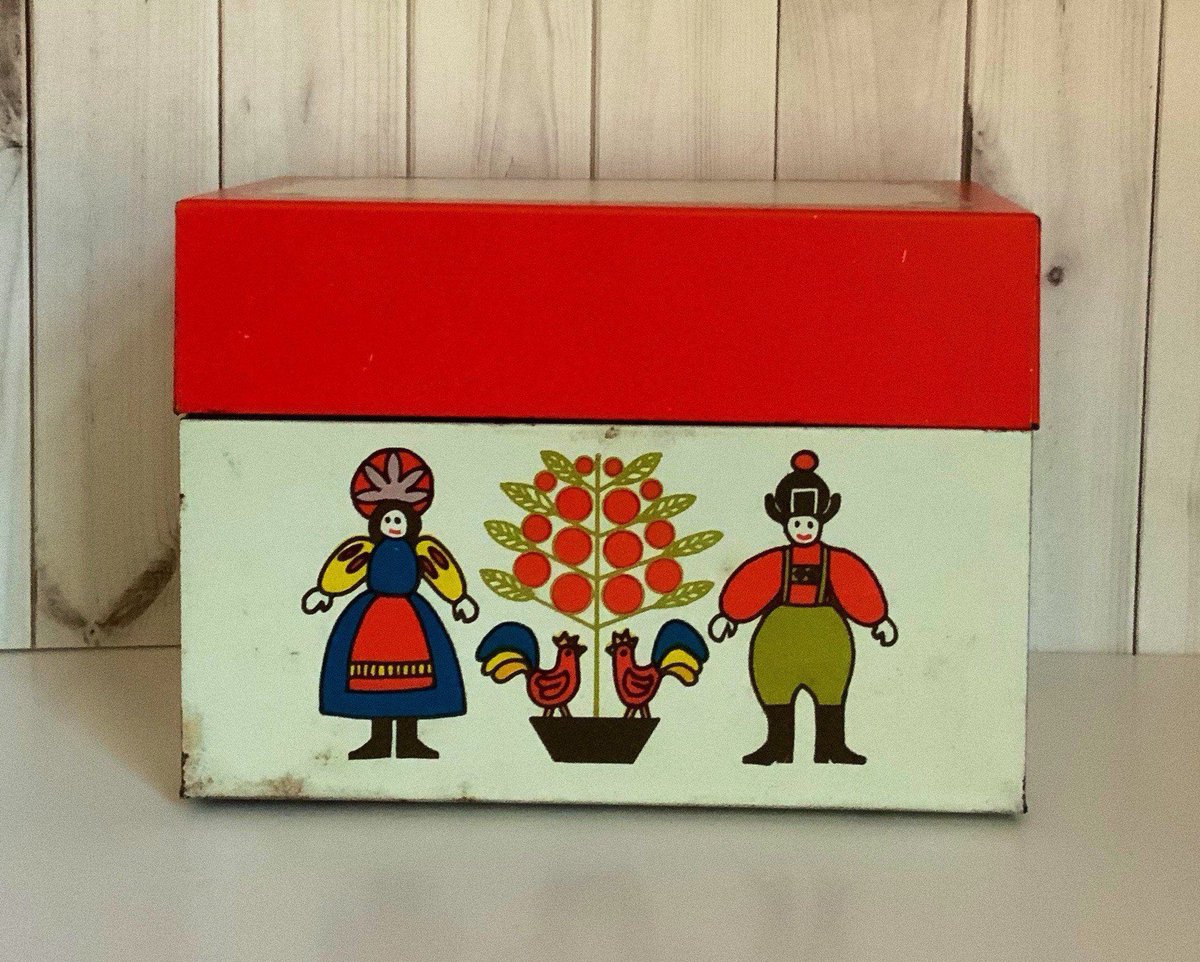 LadybugsTwo's tweet image. Retro Metal Recipe Box, Dutch, Roosters, Ohio Art, Recipe Holder, Vintage Kitchen Decor, Boho Chic, 1970s #etsy #housewarming #white #valentinesday #red #dutchrecipebox #mcm #retrokitchendecor #chefrecipebox #ohioartbox etsy.me/34vz3MC