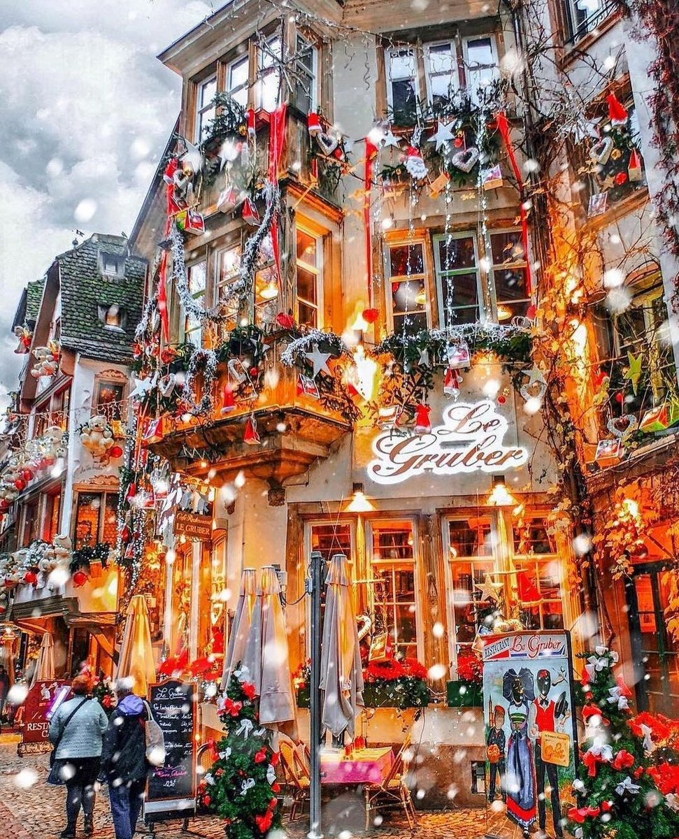 worldtraveIs's tweet photo. Christmas Market in Strasbourg, France 🇫🇷❄ https://t.co/dmPa57z1ms