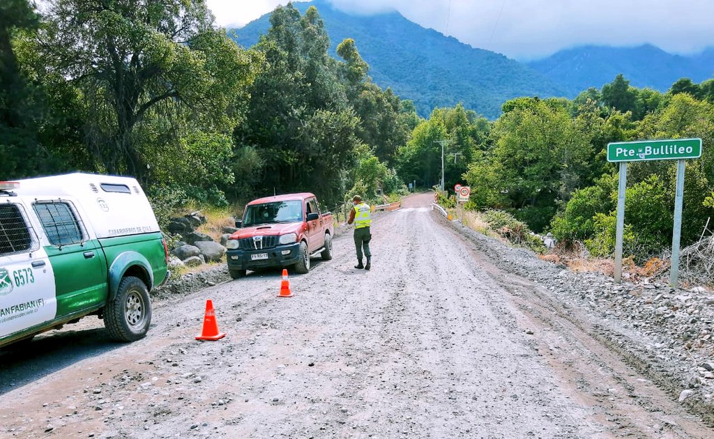 CarabNuble's tweet photo. Carabineros de la Subcomisaría #SanFabián (F), realiza controles preventivos en los sectores cordilleranos #BarrioBuenosAires, #Bullileo y #LosPuquios, además fiscalizar la Ley de Tránsito, exceso de velocidad y el cumplimiento de las disposiciones sanitarias por Covid-19. https://t.co/nqpCHtpgFs