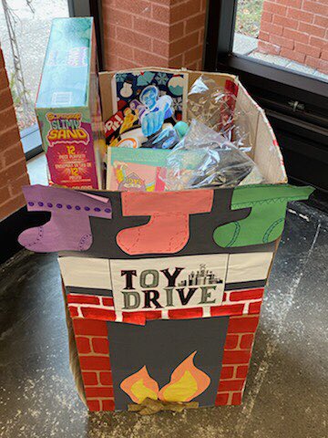 A big thank you to Scarborough Synergy Volleyball team “boom” for their incredibly generous donation to the <a href="/TPS43Div/">43 Division</a> toy drive.  This is what Christmas is all about. Thank you ladies. 🎄🎁<a href="/TPSRydzik/">Dave Rydzik</a> <a href="/TPSNickNei/">Nick Nei</a> <a href="/TPSPRowe/">Paul Rowe</a>