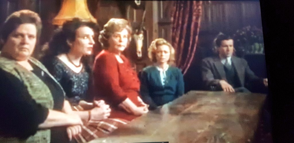 "The Pale Horse". 
Μια πρόταση για το Σαββατοκύριακο.
Αριστουργηματική κινηματογραφική μεταφορά της ιστορίας της Agatha Christie
#CinemaNights