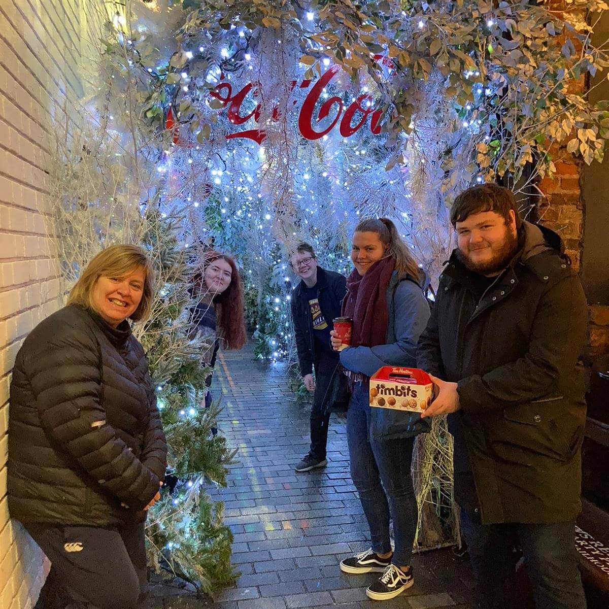 peaceplayersni's tweet photo. On Wednesday some of our coaches met up for a hot chocolate and a social distanced walk around Belfast to catch up and take some Chrismassy snaps πΈ This was the first of our new monthly coaches social events
#ItsCoolToBeAPeacePlayer #Coaches #Belfast #NorthernIreland https://t.co/3DhsPqsTIG