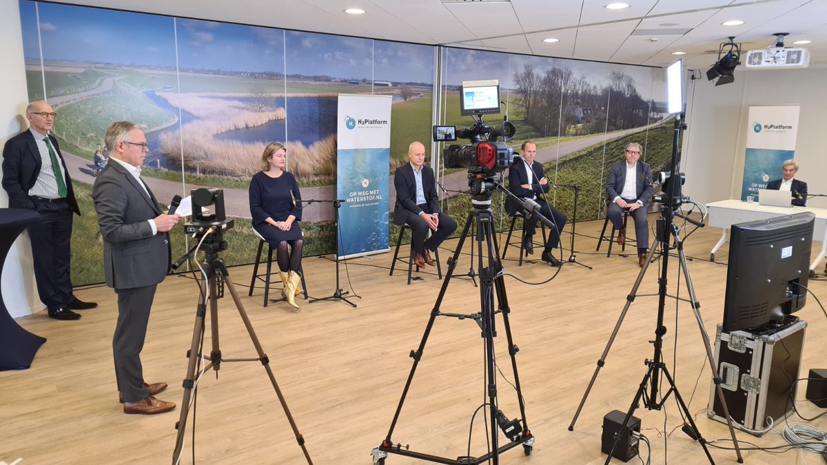 Livestream nodig, professioneel maar betaalbaar?
Kijk op innovatie.tv
youtu.be/m-d3KdaXQuE