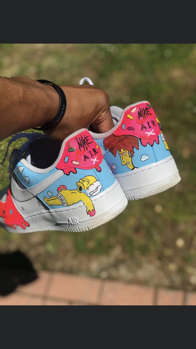 glo6al_dre's tweet photo. Ayoo i used to customize shoes nd shii but i had stopped. But lowkey im tryna start again next semester hmu. imma be bike in da game @ my ecsu folk. not the greatest in da world but fa 40$ youll get a good lookin ass shoe 😎 and i can do any type vans jordans foams idm ‼️‼️ https://t.co/eAjh2AKhyi