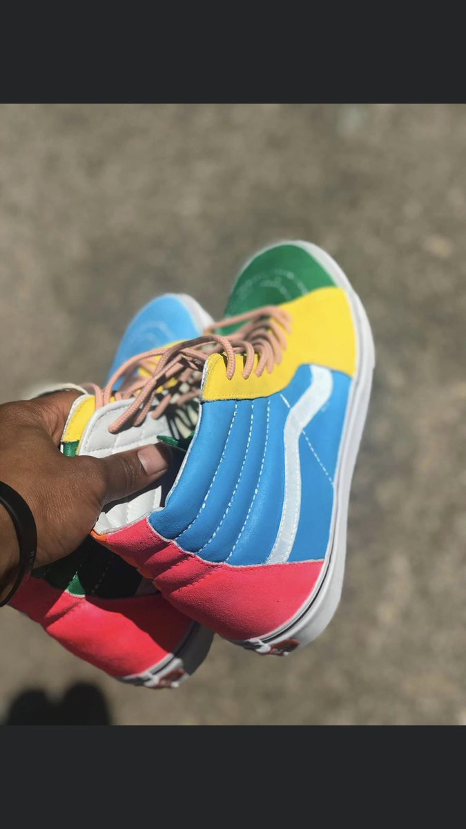 glo6al_dre's tweet photo. Ayoo i used to customize shoes nd shii but i had stopped. But lowkey im tryna start again next semester hmu. imma be bike in da game @ my ecsu folk. not the greatest in da world but fa 40$ youll get a good lookin ass shoe 😎 and i can do any type vans jordans foams idm ‼️‼️ https://t.co/eAjh2AKhyi