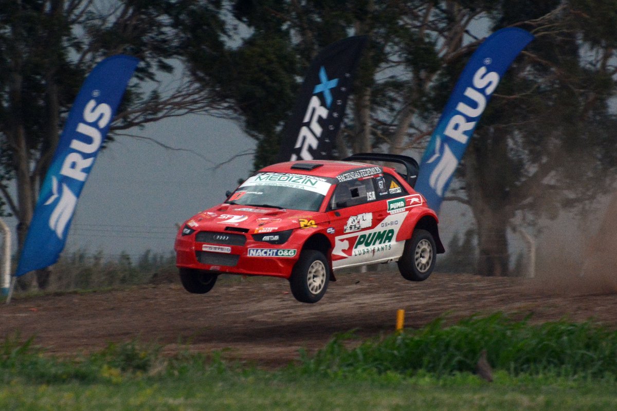 CARXRallycross's tweet photo. #CARXConcepcion @Hernankim1 @BALDOMariobaldo y Javier Castro con los otros 3 pilotos que buscarán dar pelea por el campeonato en la RC2 este fin de semana en @Autodromocdu https://t.co/07oxBO1ndZ