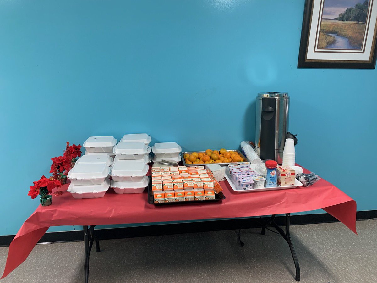 MESwildcats's tweet photo. Thanks to MES awesome CNP staff for preparing a delicious breakfast for our faculty and staff!! #sharepcs #mescnp https://t.co/LxHl54N9sU