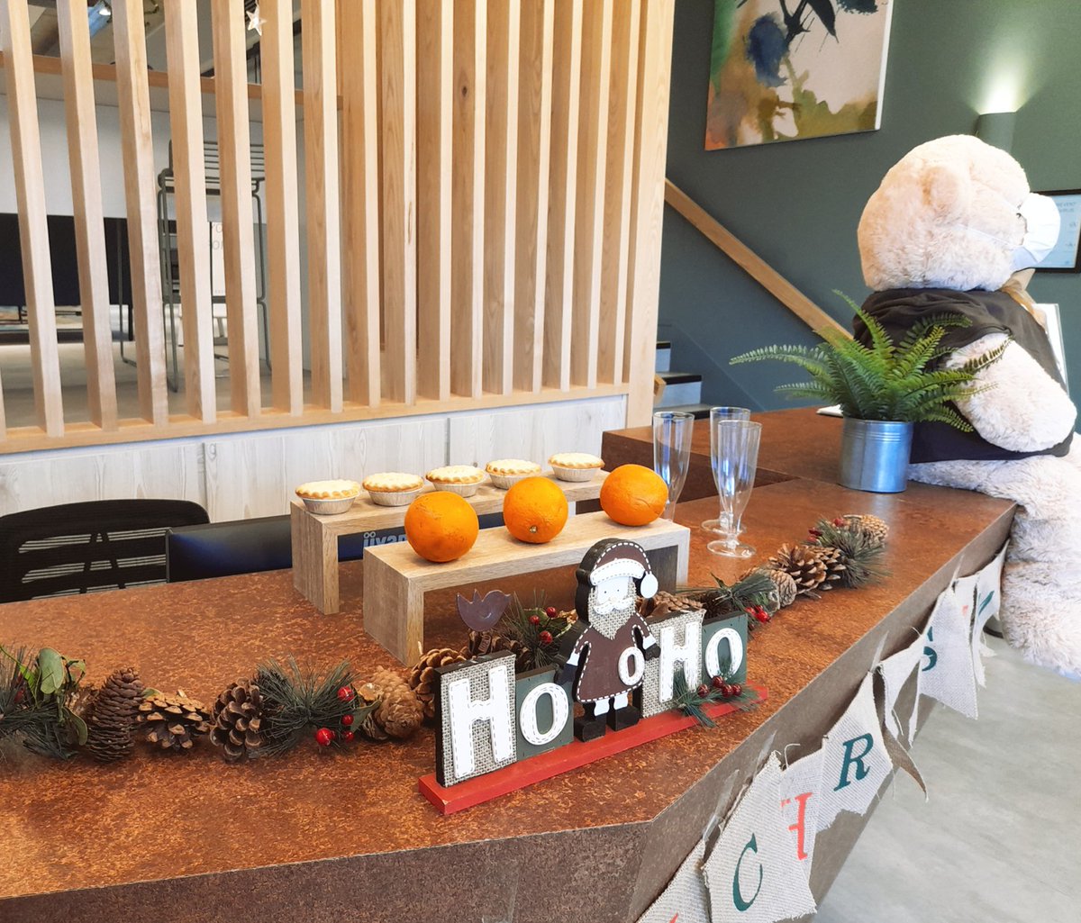 LiveStudyEnjoy's tweet photo. Remember that at reception we have delicious mince pies for you all! 🎄

Also, whether you're leaving for Christmas or staying with us, make sure to visit reception and collect your free Christmas gift, with love from The Neighbourhood 🎁 https://t.co/2tRb53NSX7