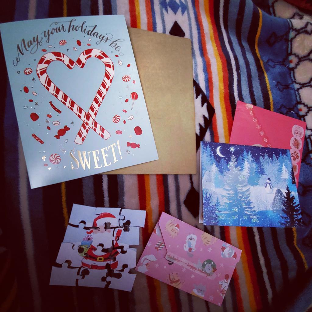 Kemeah520's tweet photo. #snailmailsaturday #mailcall
#iggleswaps #holidaycards
#snailmail #happymail #iggppc #christmascards #penpals https://t.co/WlpSxDChw6