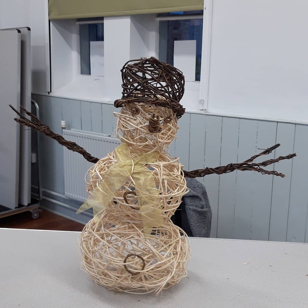dragonwillow's tweet photo. Last workshop of the year, from eight to one student, but a very good one, sorry to everyone who couldn'tcome due to Covid restrictions. Thank you everyone who came to my pop up shop today as well. Your support is very appreciated.
#willowsculpture #willowworkshop #Snowman https://t.co/coslBxGPb5