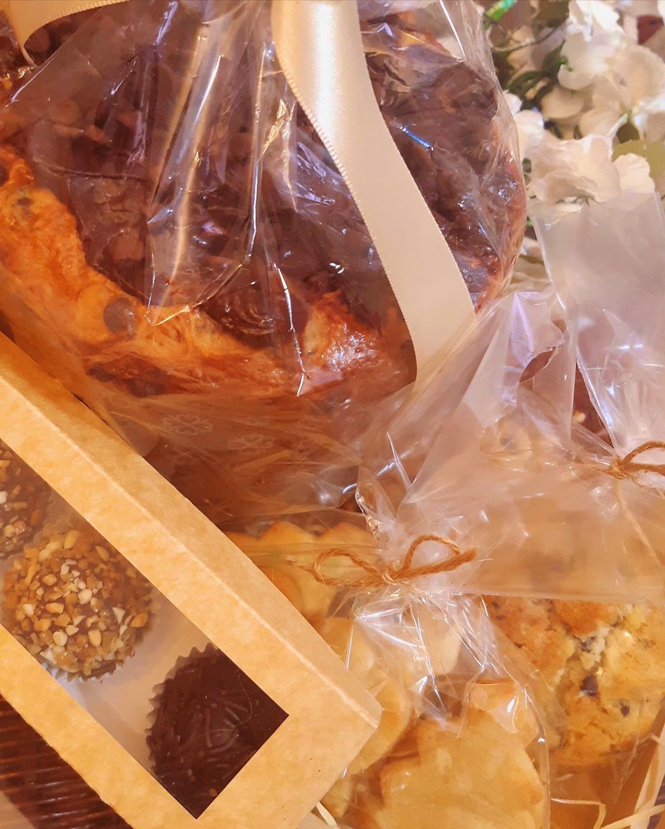 desiibaez's tweet photo. Si queres sorprender a alguien especial con un hermoso y delicioso regalo, estás bandejas son PERFECTAS!!! 🤩✨
Podes armar con lo que más te guste, esta incluye:
Que estás esperando? Hace tu pedido 😉
📲 0981 200976
(Incluye presentación con moño y tarjeta) https://t.co/mt0OlXCvxp