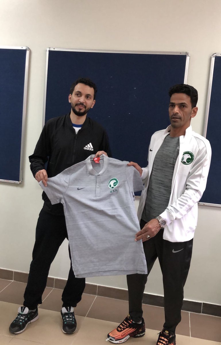 atef_tokhi's tweet photo. لله الحمد من قبل ومن بعد ، اليوم يوم عظيم وذكرى لا تنسى ، انتهيت من دورة رخصة التدريب الاسيوية C على يد الاسطورة كابتن بندر الاحمدي ومساعدة الاخ العزيز سعود الطويرقي فلهم مني جزيل الشكر والامتنان @AlahmadiBandar @saudaltowairki https://t.co/WCCe6OvZCn