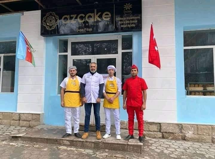 CingizBayram's tweet photo. #Şuşa'da ilk #Azcake  şirniyyat evi açıldı. Xeyirli-uğurlu olsun! 🇦🇿🇹🇷 https://t.co/z0D42873QC