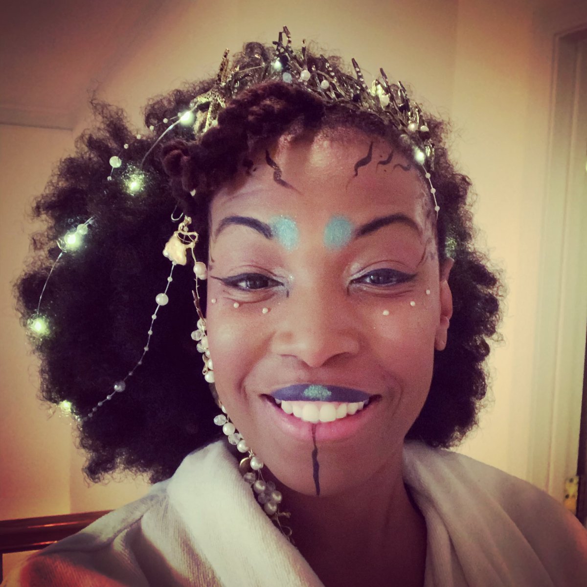 AfuaRichardson's tweet photo. https://t.co/PCifM0vwh1 had a dream night before last that I was performing dressed as a mermaid & traveled from country by walking behind a curtained doorway. Decided to follow my dreams & mermaid myself. #BookOfMer #mermaids https://t.co/Bi1G2omrQx