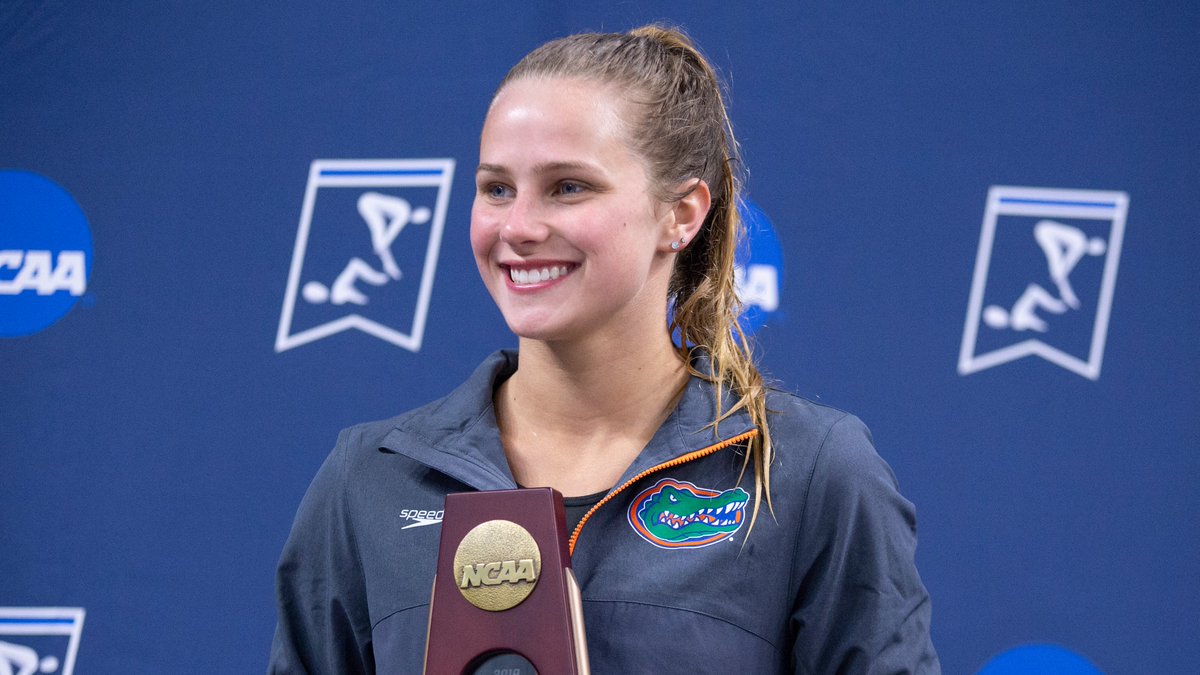 GatorsSwimDv's tweet photo. Congrats to our 3⃣ Gator Grads earning their degrees this weekend!! 🎓👏

🐊 @emwhitner (Finance)
🐊 @brookeamadden (Advertising)
🐊 @KahraWilliams (Family, Youth &amp; Community Sciences)

#UFGrad #GatorsAlways https://t.co/lVyKDB8zxg