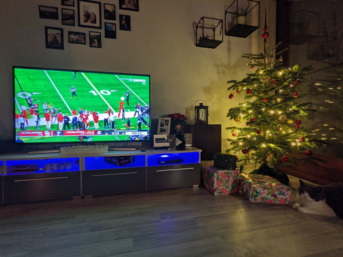 Dead4Muffin's tweet photo. So ein Football Wochenende im Dezember mit euch ist wie ein zusätzliches Geschenk unter dem Weihnachtsbaum #ranNFL #ransport @ransport https://t.co/wUk7XNjpWr