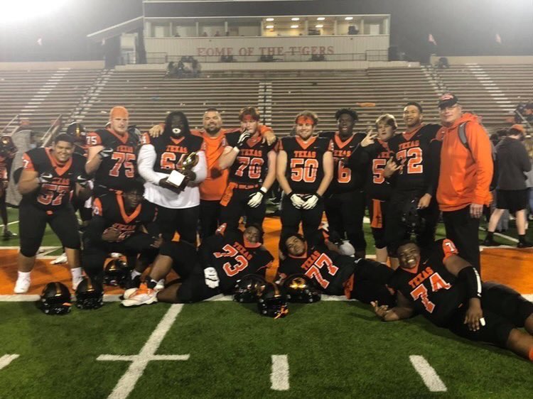 Thank you to all the seniors I’m sure gonna miss watching y’all play