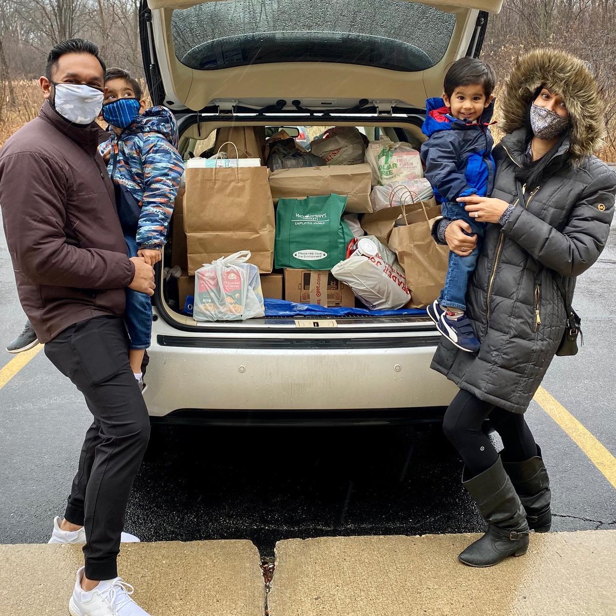 WeAreNCCP's tweet photo. This @nccusd teacher goes above and beyond. Besides the challenging work of remote teaching, Ms. Datta raised awareness among neighbors about food insecurity in NC and how to help. She dropped off 800+ items that will go to families in our Essential Care Program. 

#d187together https://t.co/oSHNsQwGQS