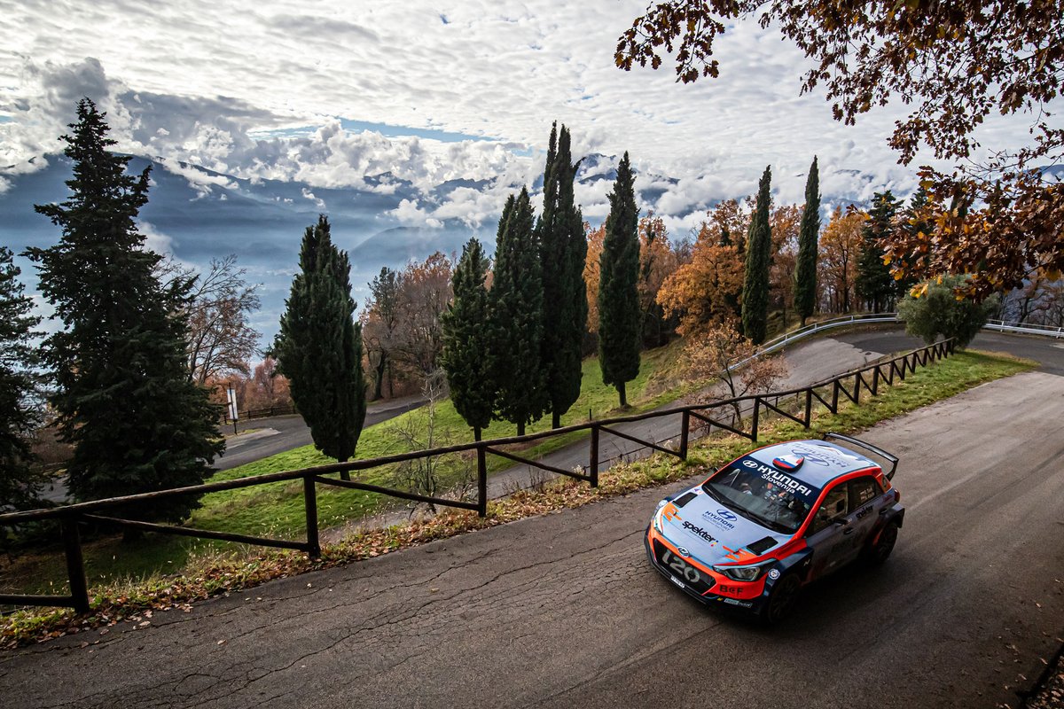 📢 Po prvih petih hitrostnih preizkušnjah z Blanko zasedava skupno sedmo mesto na rallyju. 🏁

Do konca še osem "brzincev", od tega že danes dva nočna. 🔥

Toliko na hitro, zdaj pa naprej na delo. 💪😉