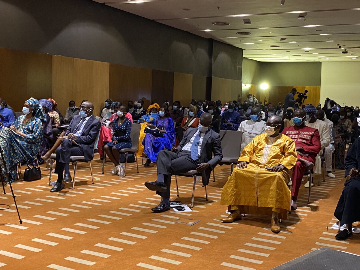 elhadjkasse's tweet photo. Très heureux pour ⁦@ousthiongane⁩ qui a présenté son livre « Les promesses du  numérique : Le Sénégal et l’Afrique se connectent » publié par les Éditons Sedar. Bravo cher ami et bonne continuation. Vivement ce livre être un ouvreur de nouvelles audaces https://t.co/frWnj4BcGU