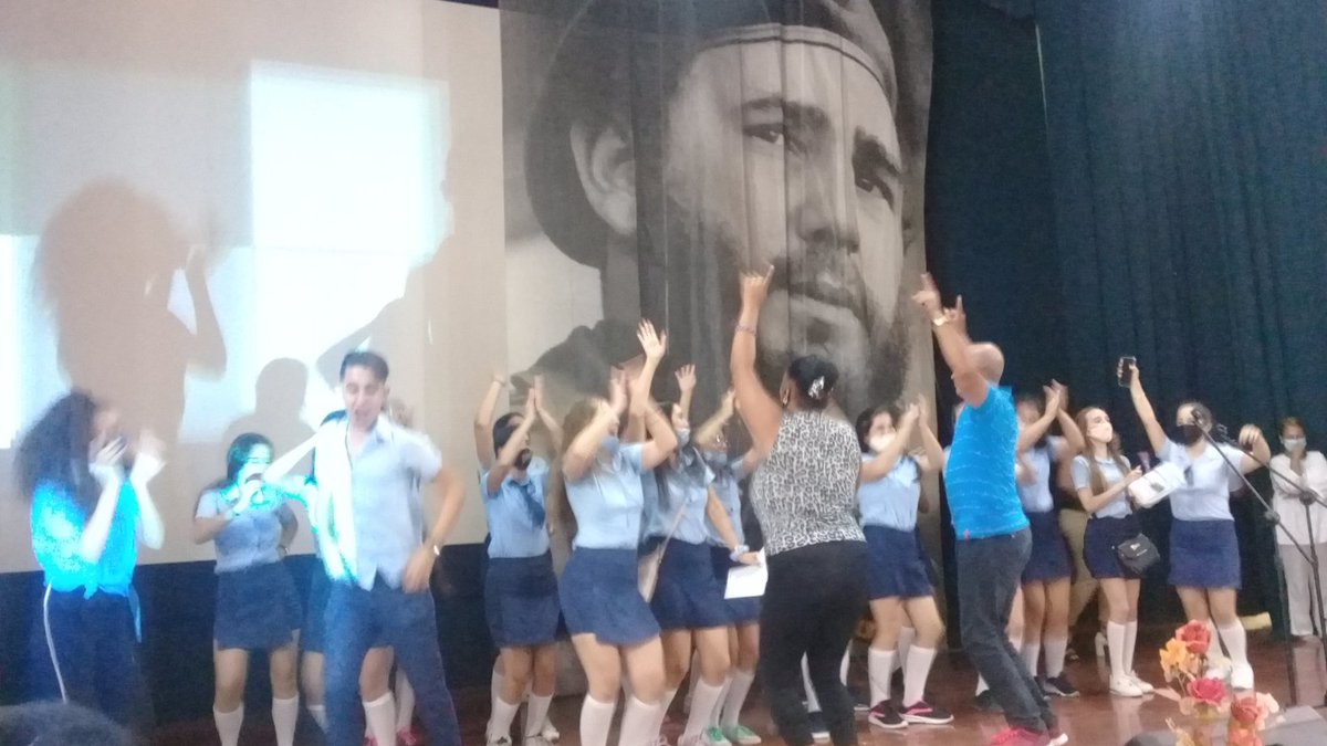 Despedimos de la FEEM a Paul el flamante presidente del IPVCE, ahora la UCLV, debe aprovecharlo, es un líder auténtico y un revolucionario probado.#SomosContinuidad #JóvenesDeIzquierda #FEEMXCUBA #FEEM50 #FEEMSiempreCuestaArriba