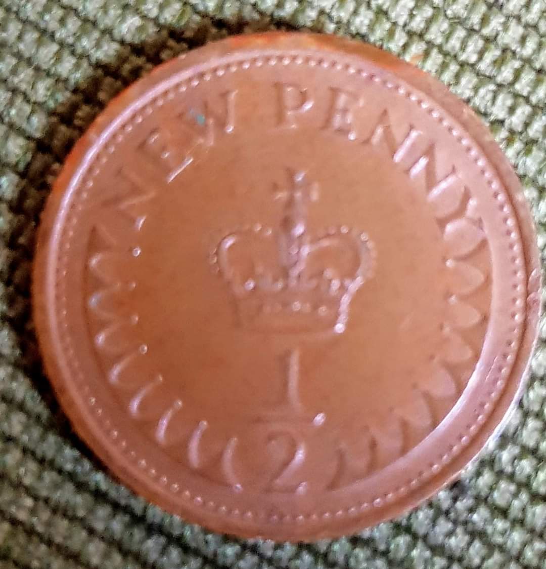 AndreShapps's tweet image. Just found the basis of our post Brexit currency down the back of the sofa.