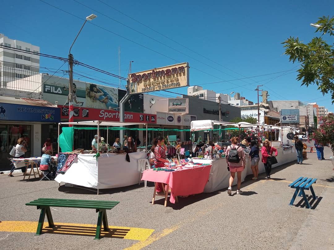 MCSERON's tweet photo. #Madyn Para toda la familia, este fin de semana “Paseo Peatonal”. Una propuesta artística, gastronómica y recreativa para disfrutar las calles céntricas de #Madryn https://t.co/z9PYV7xa1l