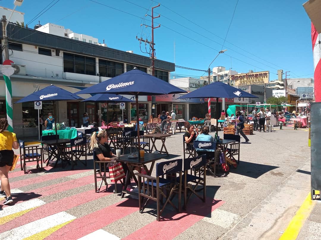 MCSERON's tweet photo. #Madyn Para toda la familia, este fin de semana “Paseo Peatonal”. Una propuesta artística, gastronómica y recreativa para disfrutar las calles céntricas de #Madryn https://t.co/z9PYV7xa1l