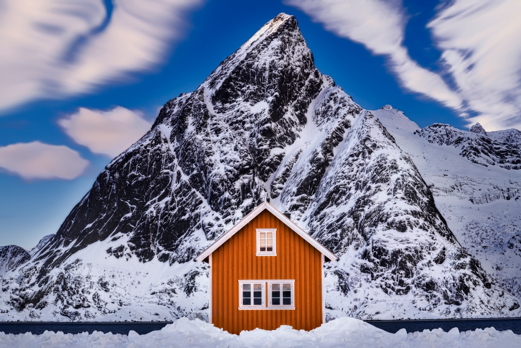 AndrePoirierpic's tweet photo. The little orange cabin with the best backdrop. It just fits here perfectly. The triangular shapes of the mountain and the cabin complement each other perfectly.
#naturelovers #beautifulworld #earth #natureshooters  #wanderlust #visitnorway  #ilovenorway #bestofnorway #lofoten https://t.co/Nty7rJqnXR