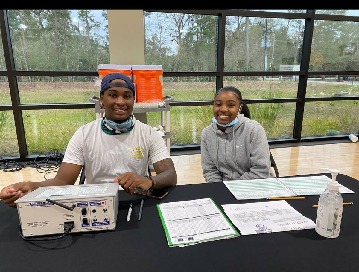 Legacy Athletics 🤙🏾 (@lssstitans) on Twitter photo #TitanUp🤙🏾 Alumni sighting -
former Titan & current Dillard University freshman, Justin Phillips @vlonejusto, back on campus flexing his Sport Managment/Game Ops skills assisting with the Winter Classic this weekend! Thanks, Justin!
<a href="/GeauxDU/">Dillard Athletics</a> #LegacyROI #SMS #TitanUp🤙🏾 Alumni sighting -
former Titan & current Dillard University freshman, Justin Phillips @vlonejusto, back on campus flexing his Sport Managment/Game Ops skills assisting with the Winter Classic this weekend! Thanks, Justin!
<a href="/GeauxDU/">Dillard Athletics</a> #LegacyROI #SMS