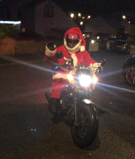 BangorWalesNews's tweet photo. yes, that's Santa on a bike ..... #OnlyBangor 🧑‍🎄😂 https://t.co/RwvrOGQfDv