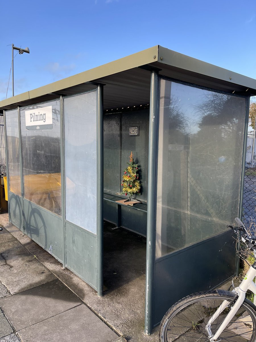 The Christmas tree in the shelter is lovely; was it put there by  @ManVsTrain , I wonder? &ndash; bei  Pilning Railway Station (PIL)