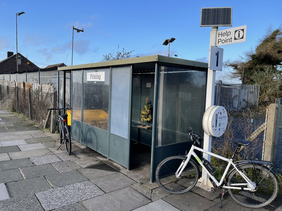 The Christmas tree in the shelter is lovely; was it put there by  @ManVsTrain , I wonder? &ndash; bei  Pilning Railway Station (PIL)