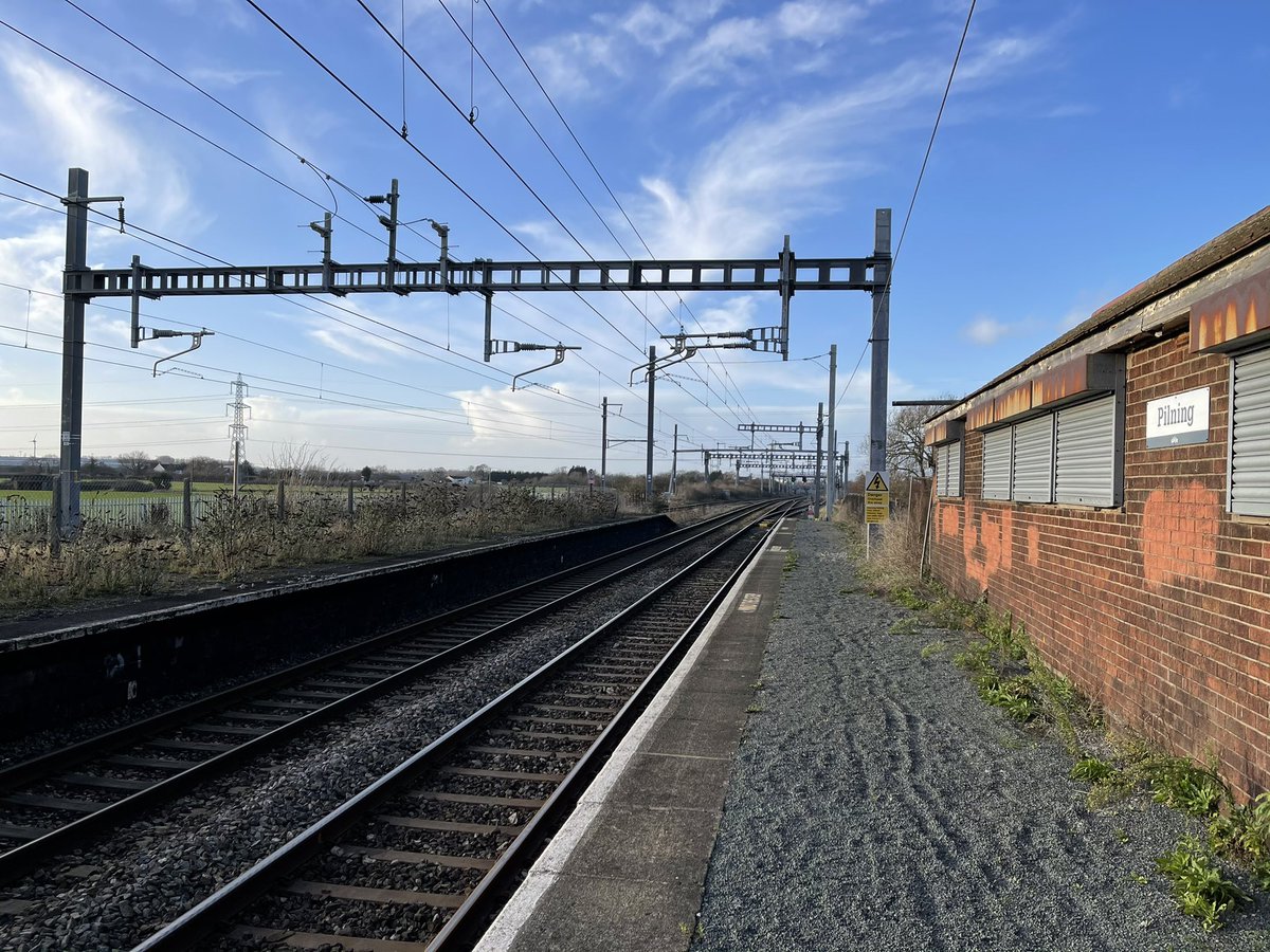 And on the inaccessible platform opposite stand Eric The Mast and Ernie The Mast, but which is which? (And does the gantry have a name too?) – bei  Pilning Railway Station (PIL)