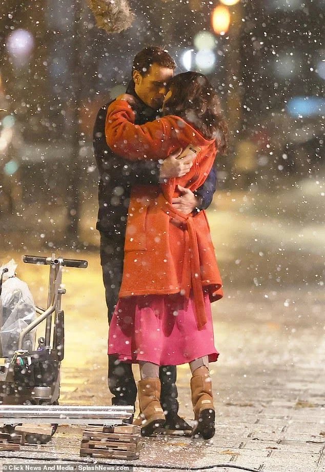 And, as we were enjoying the banter between Sam, Omid and Tim, THESE  #TextForYouMovieset photos hit the timeline .. and sent us all in a frenzy!! Excited, you say? YES, YES, WE ARE! Thx  @MakkOlga,  @updatespriyanka ,  @johnthin12,  @PCsFirefly!  #SamHeughan #PriyankaChopra