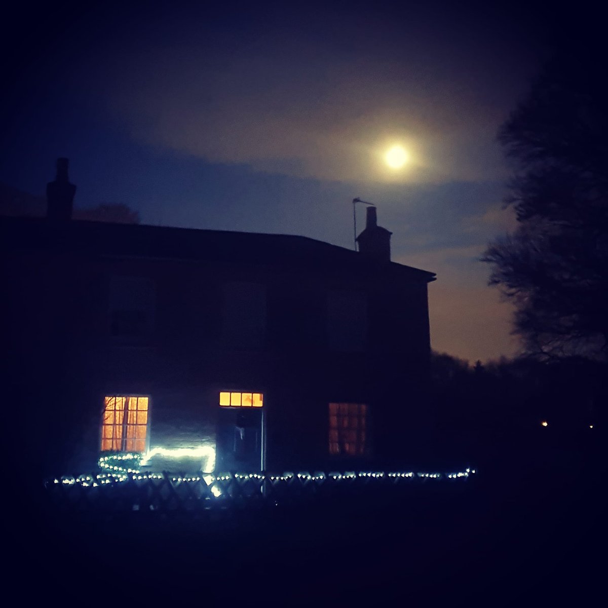 GeorgianCottage's tweet photo. Five years ago today we moved in to our much loved Georgian cottage, to celebrate we had the Christmas light switch on 😁 #georgiancottageatchristmas #christmaslights #movinginanniversary #feelingfestive #listedproperty https://t.co/eAGGqu4pRU