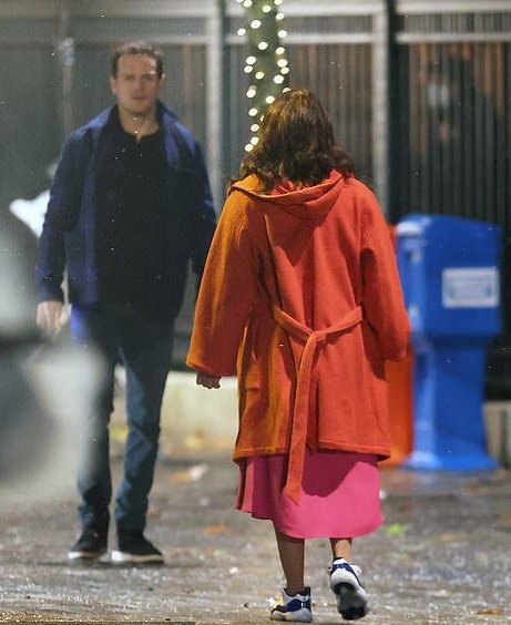 And, as we were enjoying the banter between Sam, Omid and Tim, THESE  #TextForYouMovieset photos hit the timeline .. and sent us all in a frenzy!! Excited, you say? YES, YES, WE ARE! Thx  @MakkOlga,  @updatespriyanka ,  @johnthin12,  @PCsFirefly!  #SamHeughan #PriyankaChopra