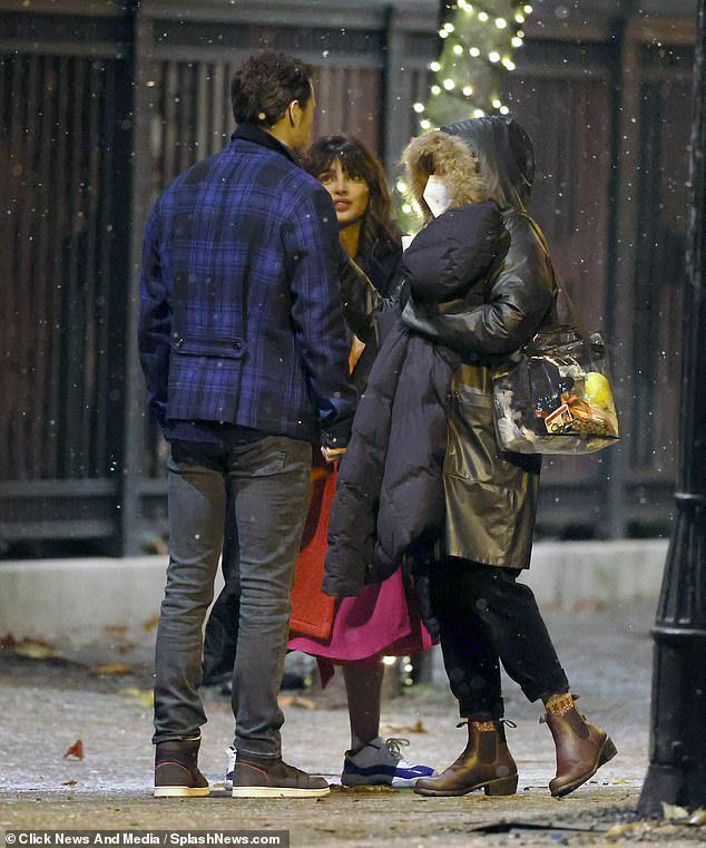 And because the photos were so many and ohhh so good.. i had to make another post with them! Just too good not to post them! Happy, excited us!!  #SamHeughan #PriyankaChopra #TextForYou https://www.dailymail.co.uk/tvshowbiz/article-9056669/amp/Priyanka-Chopra-shares-kiss-star-Sam-Heughan-film-Text-London.html?__twitter_impression=true