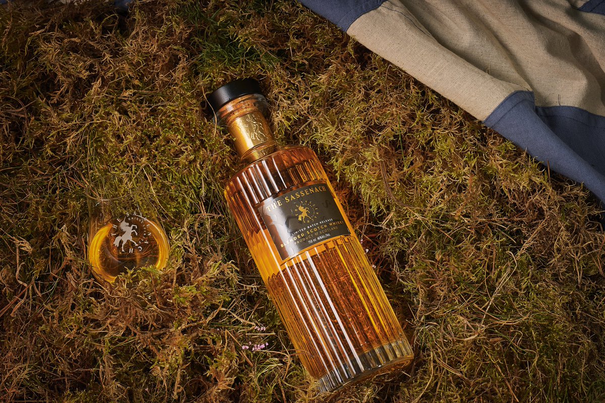 The day went on with the  #SassenachWhisky ! Another proud Da moment for Sam, another stunning visual presentation and a perfect Christmas gift for us! #SamHeughan