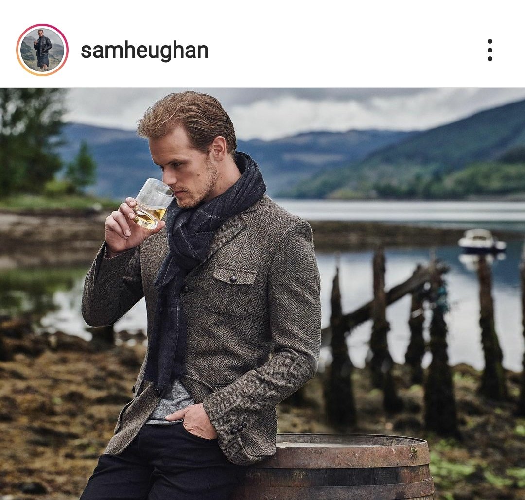 Friday came with more perfect Christmas gifts to us as Sam announced that the  @SassenachTartan is weaving again! Stunning, soft scarves and blankets, the  #SassenachWhisky Glasses, Teeshirts, Hip Flasks and Caps that we all wanted, plus so much more!! Samta came!!! #SamHeughan