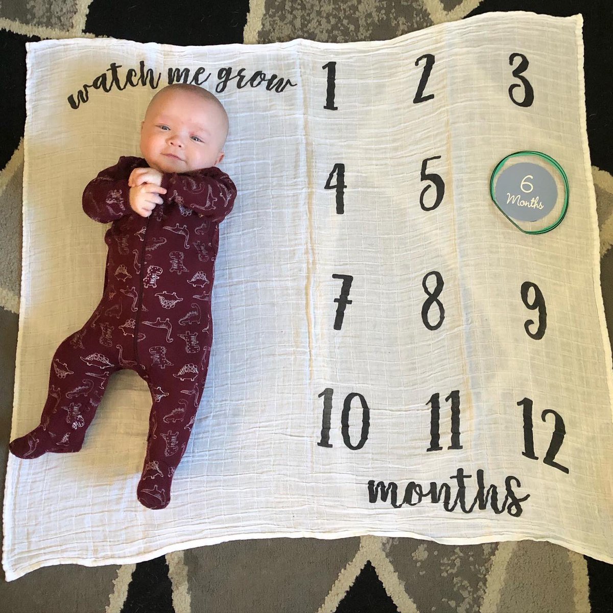 Angela_Aloc_'s tweet photo. 6 months old!! #DJsworld #myhappybaby #mychunkymonkey https://t.co/FOKAeaV6tR