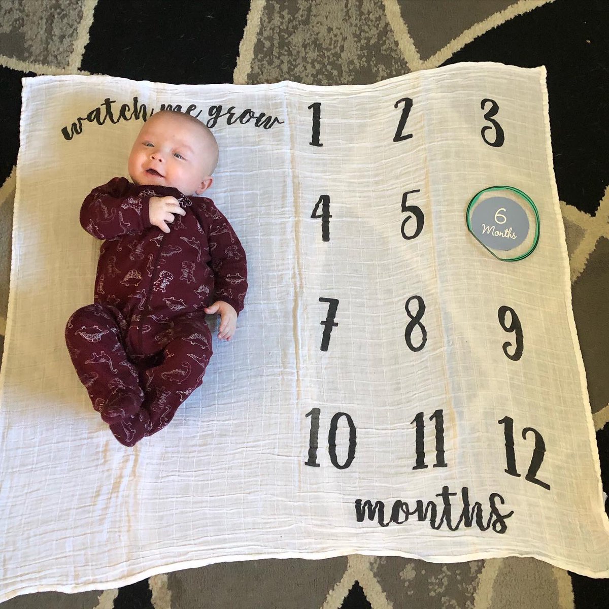 Angela_Aloc_'s tweet photo. 6 months old!! #DJsworld #myhappybaby #mychunkymonkey https://t.co/FOKAeaV6tR