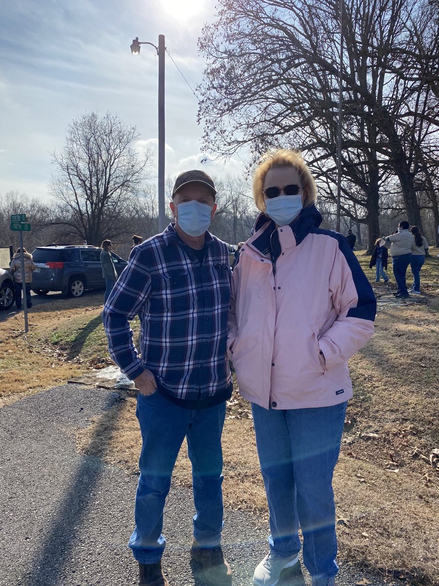 PlasticPug's tweet photo. Wreaths across American day 
At Bella Vista cemetery getting warmed up to spread wreaths for our veterans https://t.co/T0aMmupMQc