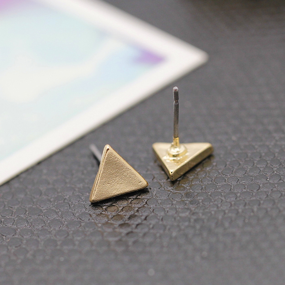 11thLounge's tweet photo. Women's Triangle Stud Earrings #sparkle #jewelry https://t.co/P3oLg32iuc