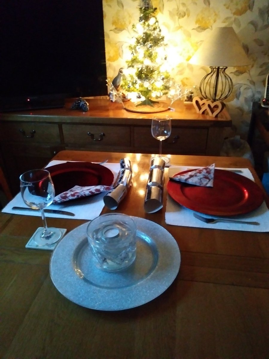BushellJanet's tweet image. Table set, all ready for our #DayLewisDinein, thank you Day Lewis x