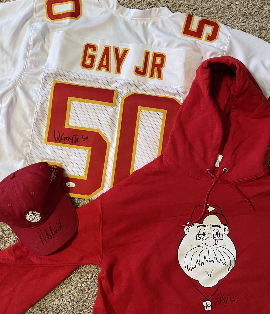 ArrowheadLive's tweet image. 🚨Giveaway🚨

This great giveaway package includes a signed @WillieG___ jersey, a Big Red Hoodie, and a Big Red hat signed by Andy Reid!

To enter:
1️⃣RETWEET
2️⃣MUST FOLLOW @ArrowheadLive, @theredkingdomkc, and @SOMissouri

⏳Giveaway ends 12/27 @ 5pm CT⏳
#Chiefs | #ChiefsKingdom