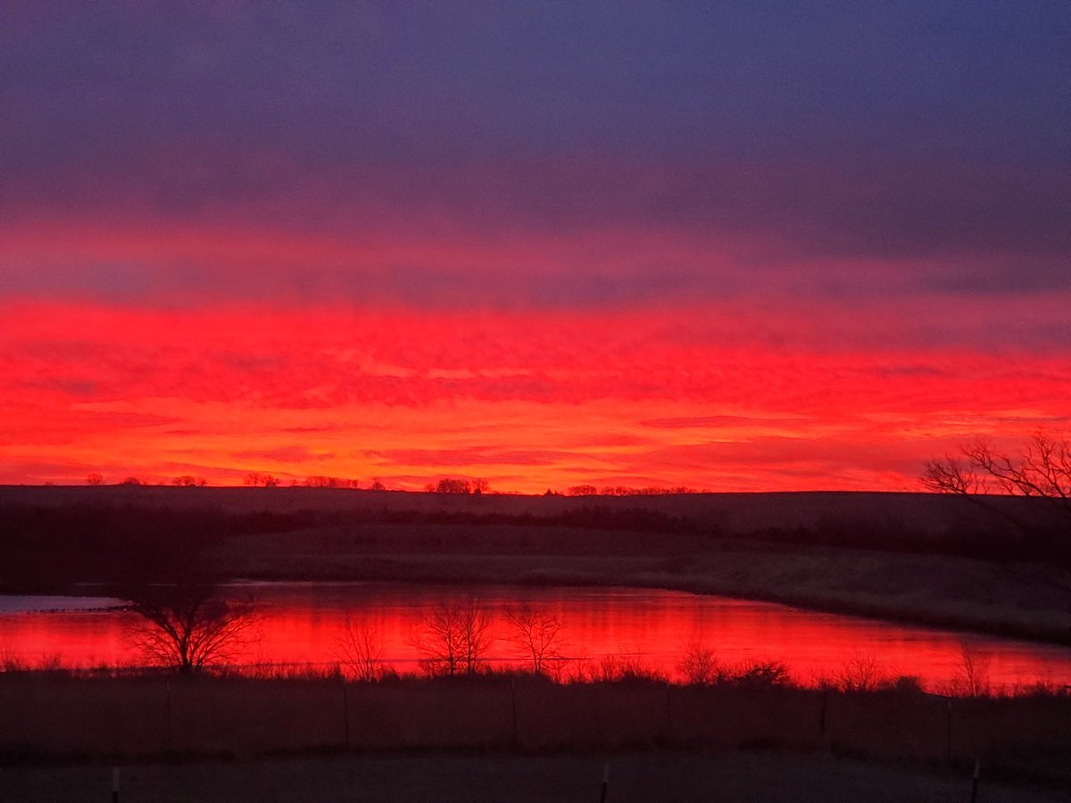 FindAngel's tweet image. Check out yesterday morning's sunrise! Missed it this morning cause I slept in 😴